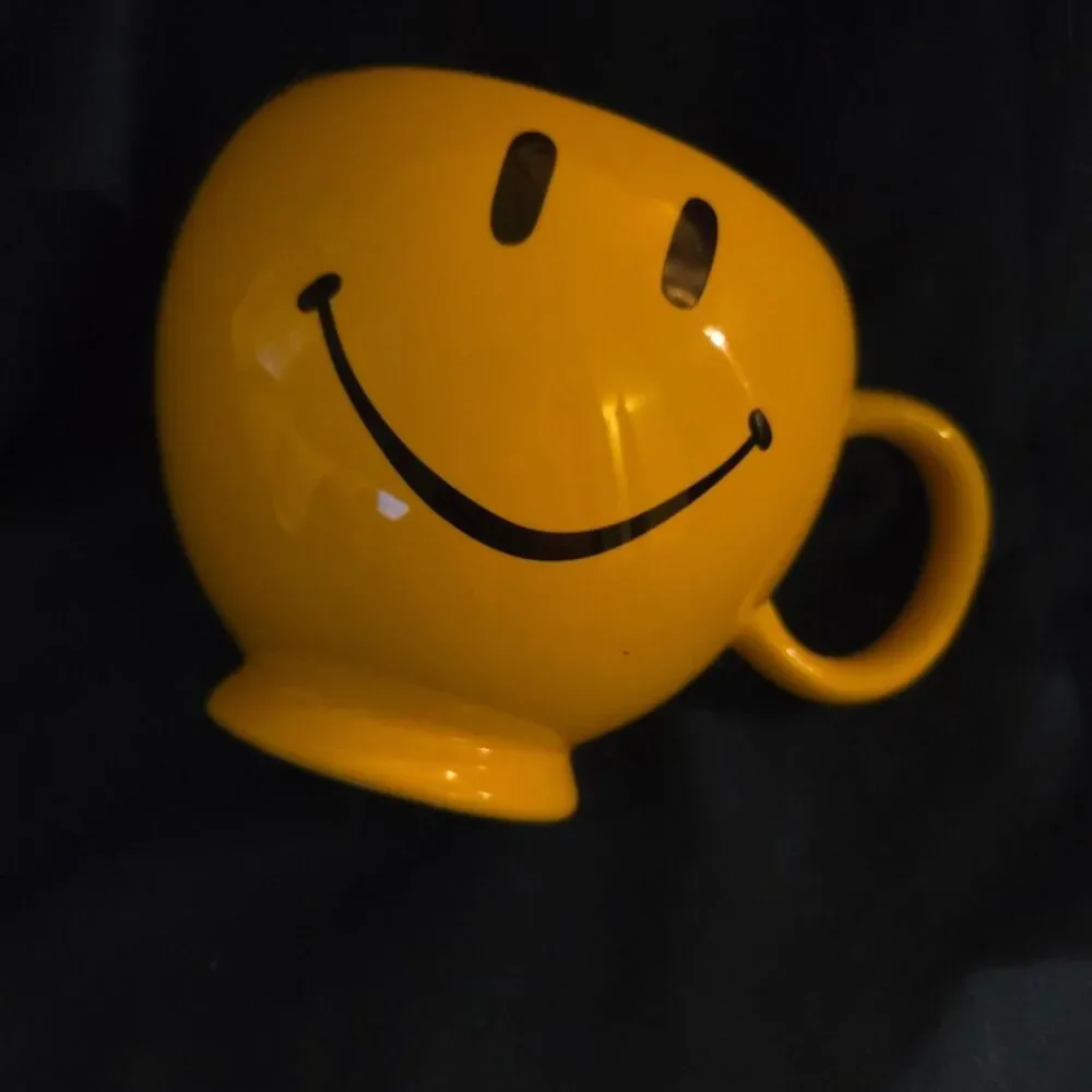 Teleflora Yellow Smiley Face Mug Large / 20 oz retro decor Y2K nostalgia